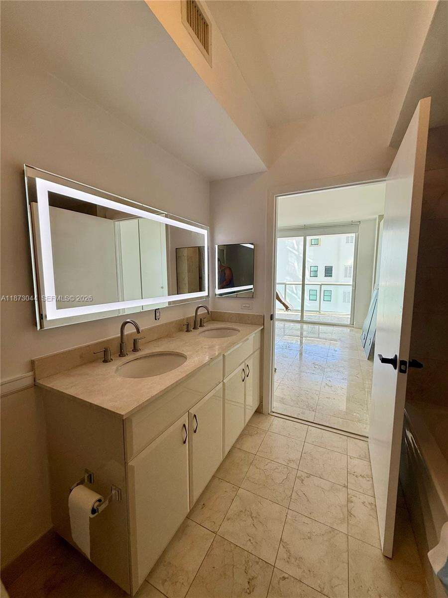 Akoya at 6365 Collins Ave, Miami Beach, FL 33141 - For Rent photo 18
