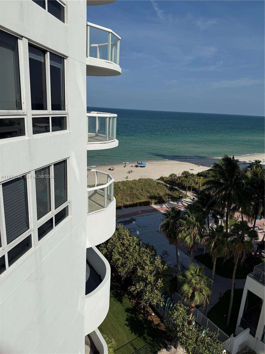Akoya at 6365 Collins Ave, Miami Beach, FL 33141 - For Rent photo 9