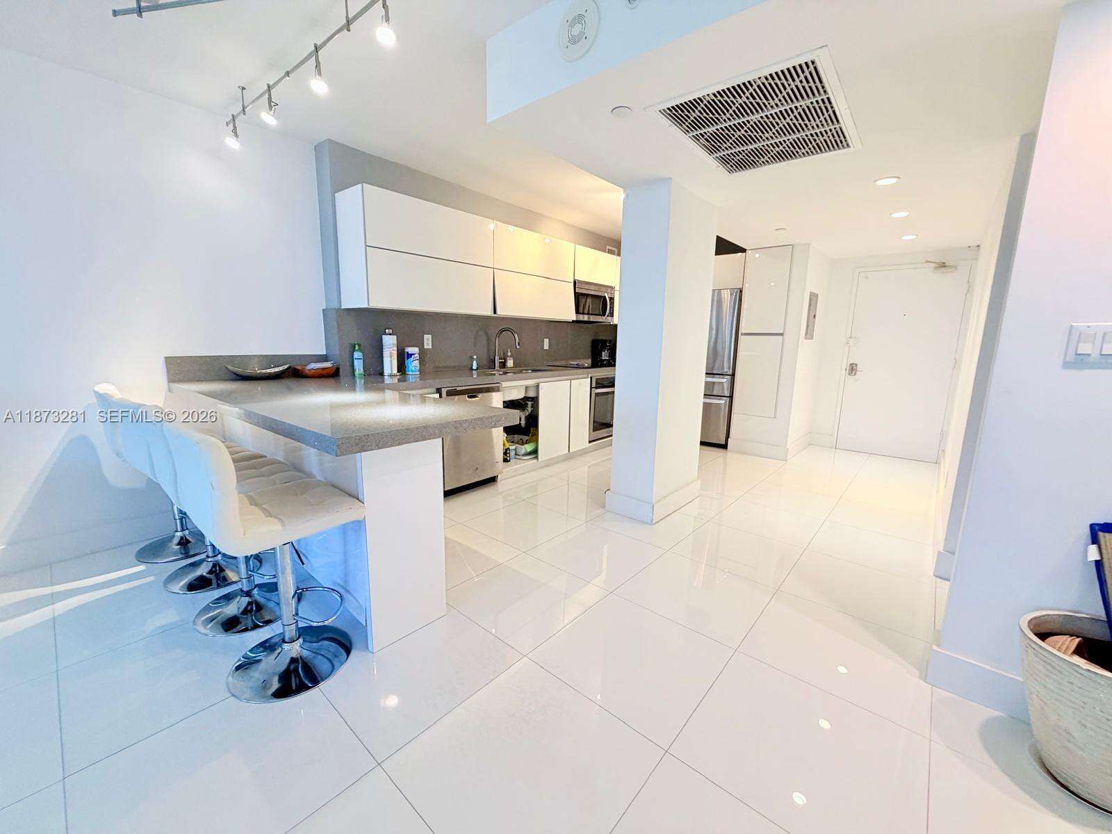 Decoplage at 100 Lincoln Rd, Miami Beach, FL 33139 - For Rent photo 3