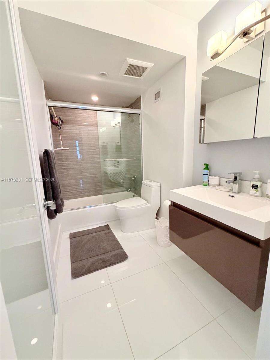Decoplage at 100 Lincoln Rd, Miami Beach, FL 33139 - For Rent photo 6