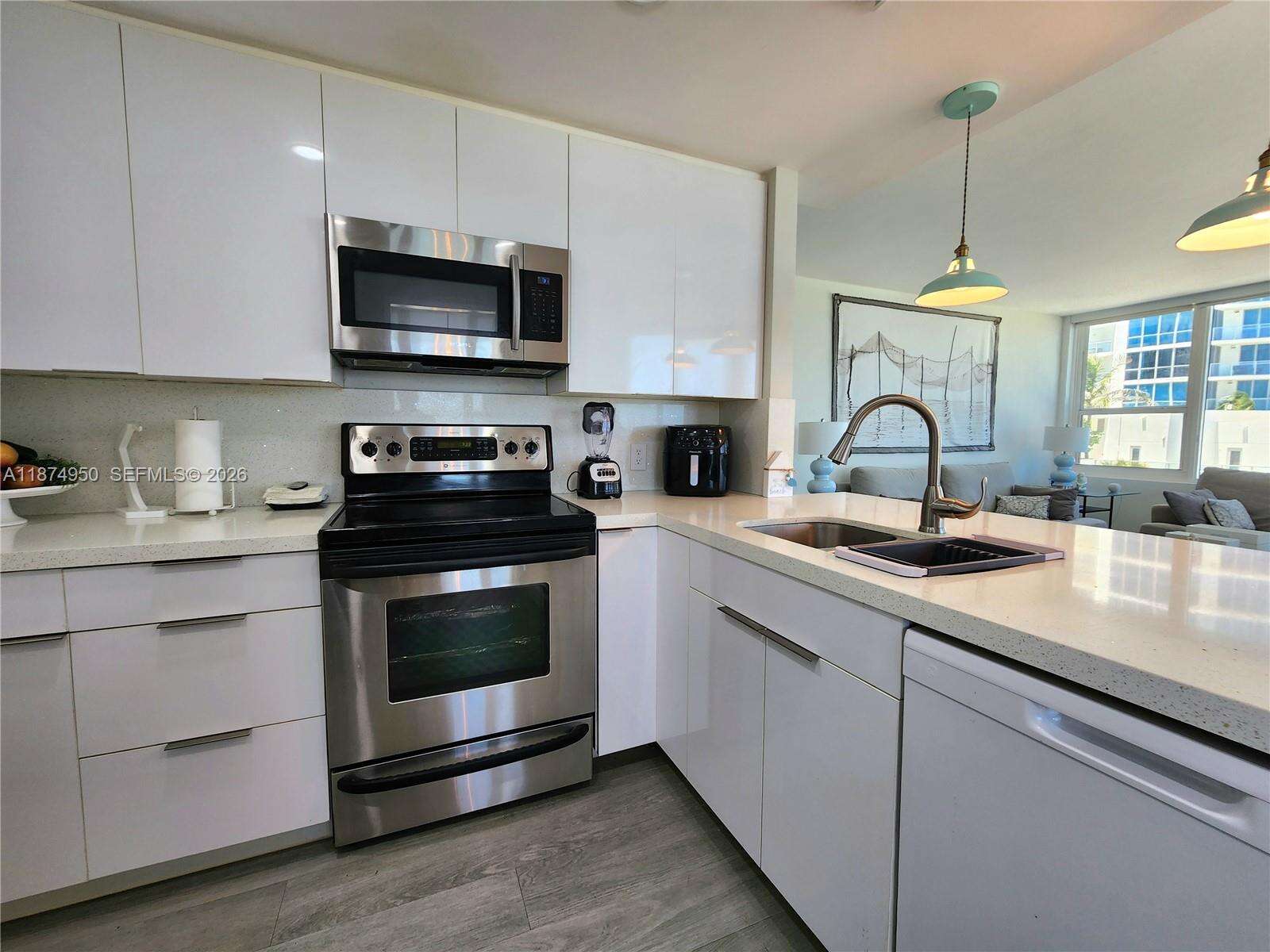 Alexander Towers at 3505 Ocean Dr, Hollywood, FL 33019 - For Rent photo 8