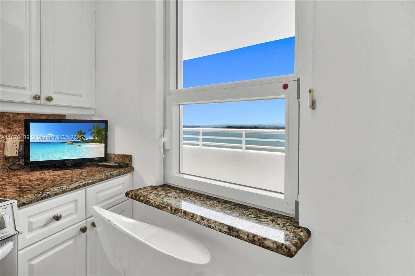 Two Tequesta Point at 808 Brickell Key Dr, Miami, FL 33131 - For Rent photo 10