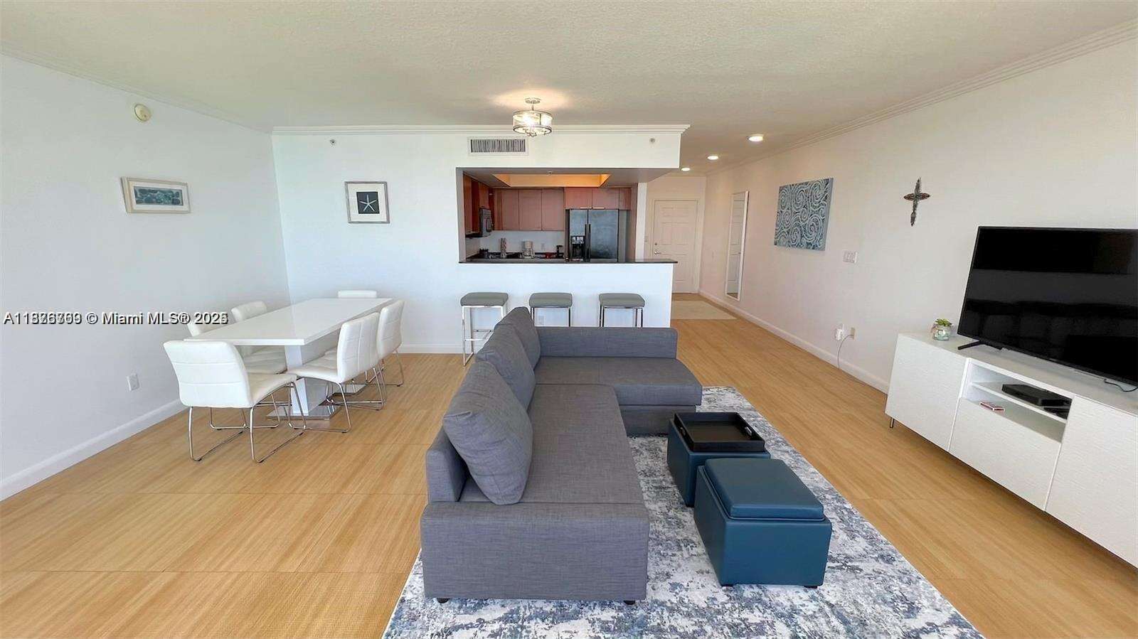 La Perla at 16699 Collins Ave, Sunny Isles Beach, FL 33160 - For Rent photo 11