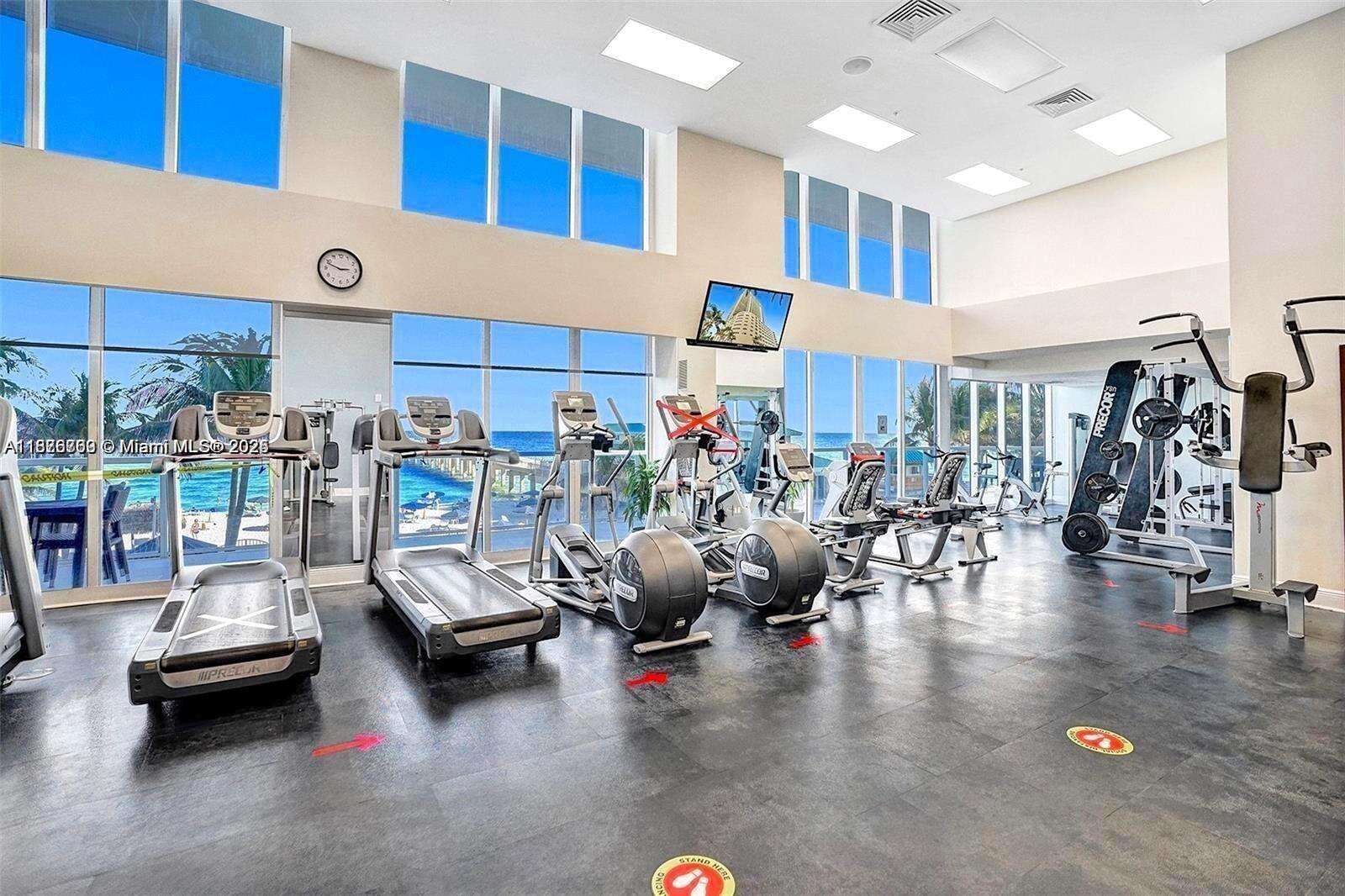 La Perla at 16699 Collins Ave, Sunny Isles Beach, FL 33160 - For Rent photo 14