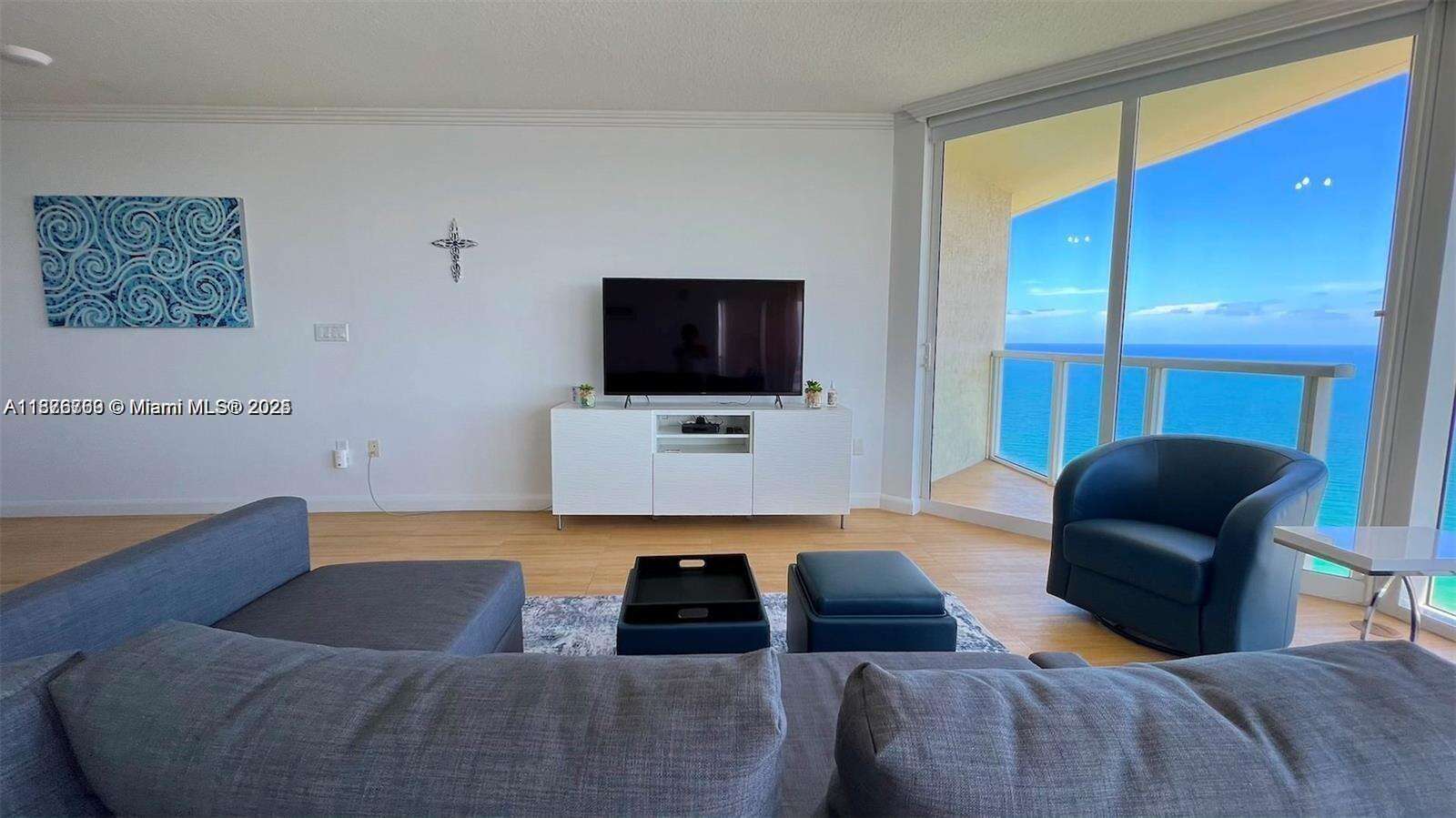 La Perla at 16699 Collins Ave, Sunny Isles Beach, FL 33160 - For Rent photo 3
