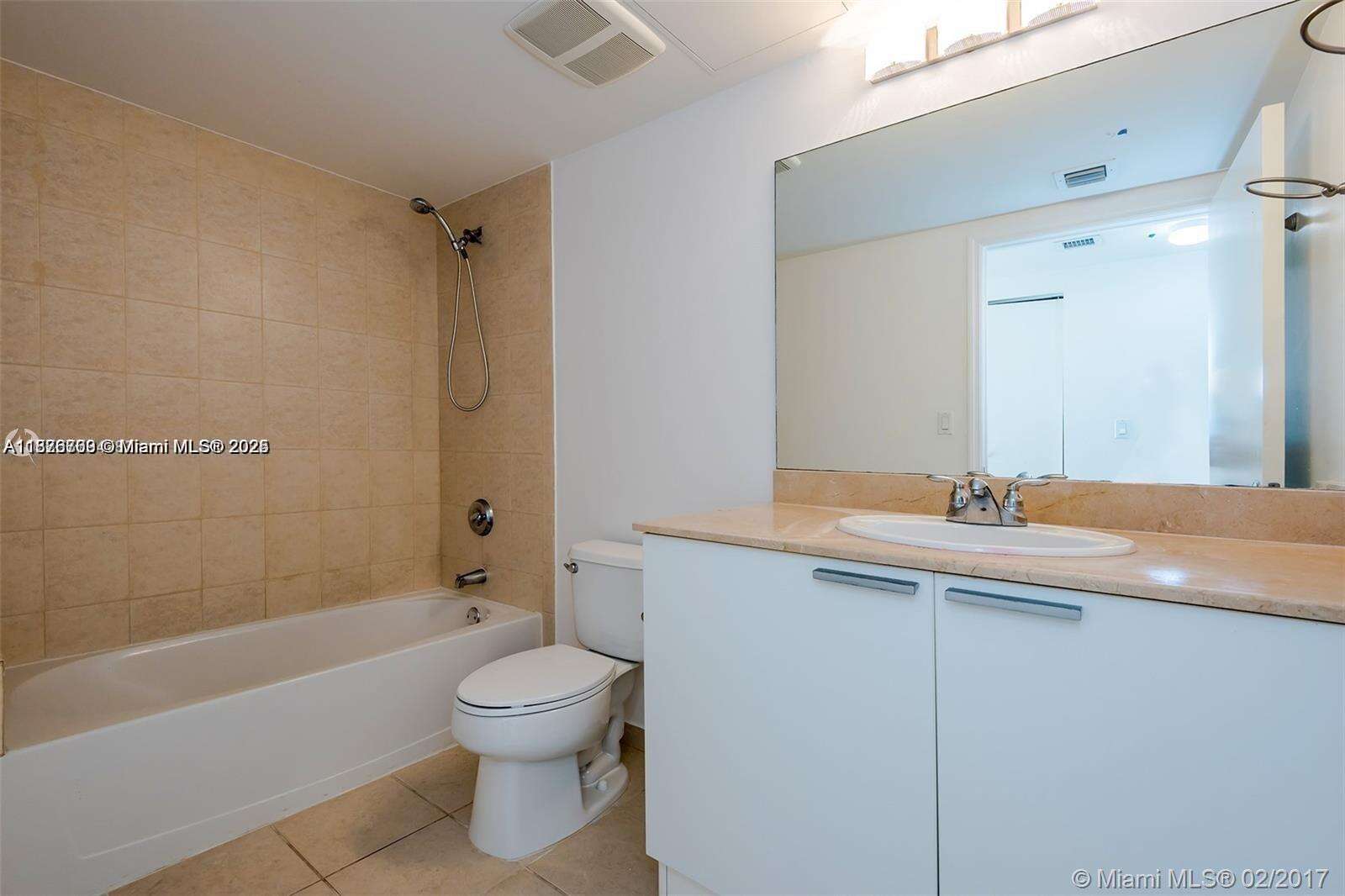 La Perla at 16699 Collins Ave, Sunny Isles Beach, FL 33160 - For Rent photo 10