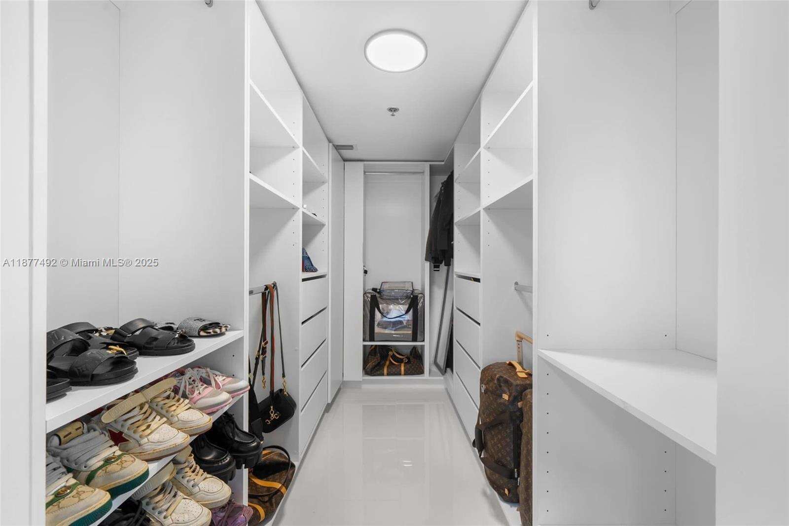 The Club At Brickell Bay at 1200 Brickell Bay Dr, Miami, FL 33131 - For Rent photo 23