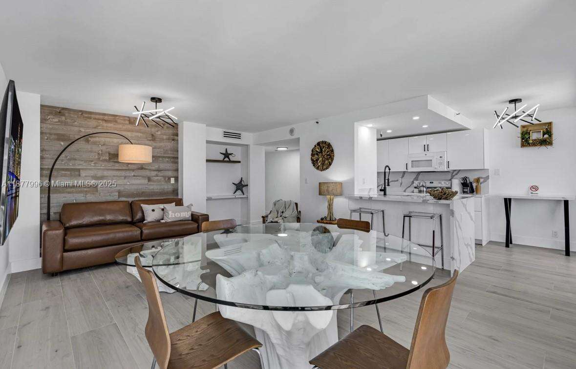 Club Atlantis at 2555 Collins Ave, Miami Beach, FL 33140 - For Rent photo 18