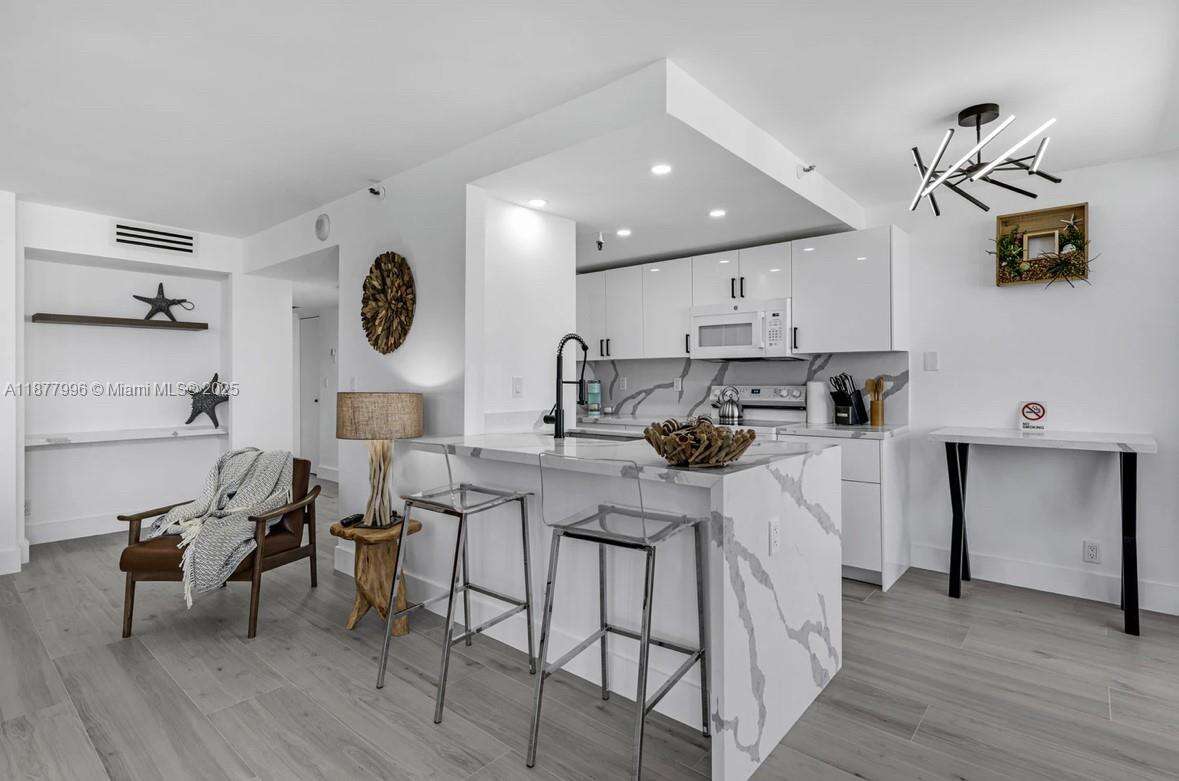 Club Atlantis at 2555 Collins Ave, Miami Beach, FL 33140 - For Rent photo 19