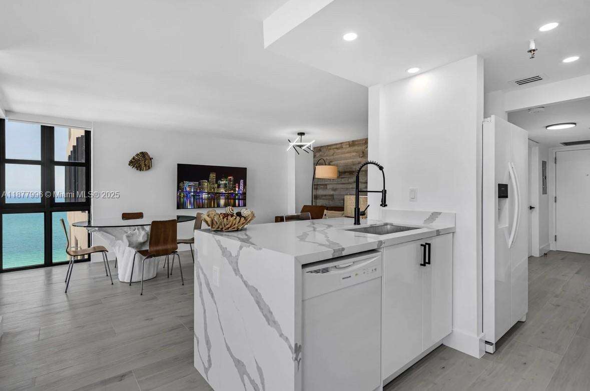 Club Atlantis at 2555 Collins Ave, Miami Beach, FL 33140 - For Rent photo 21