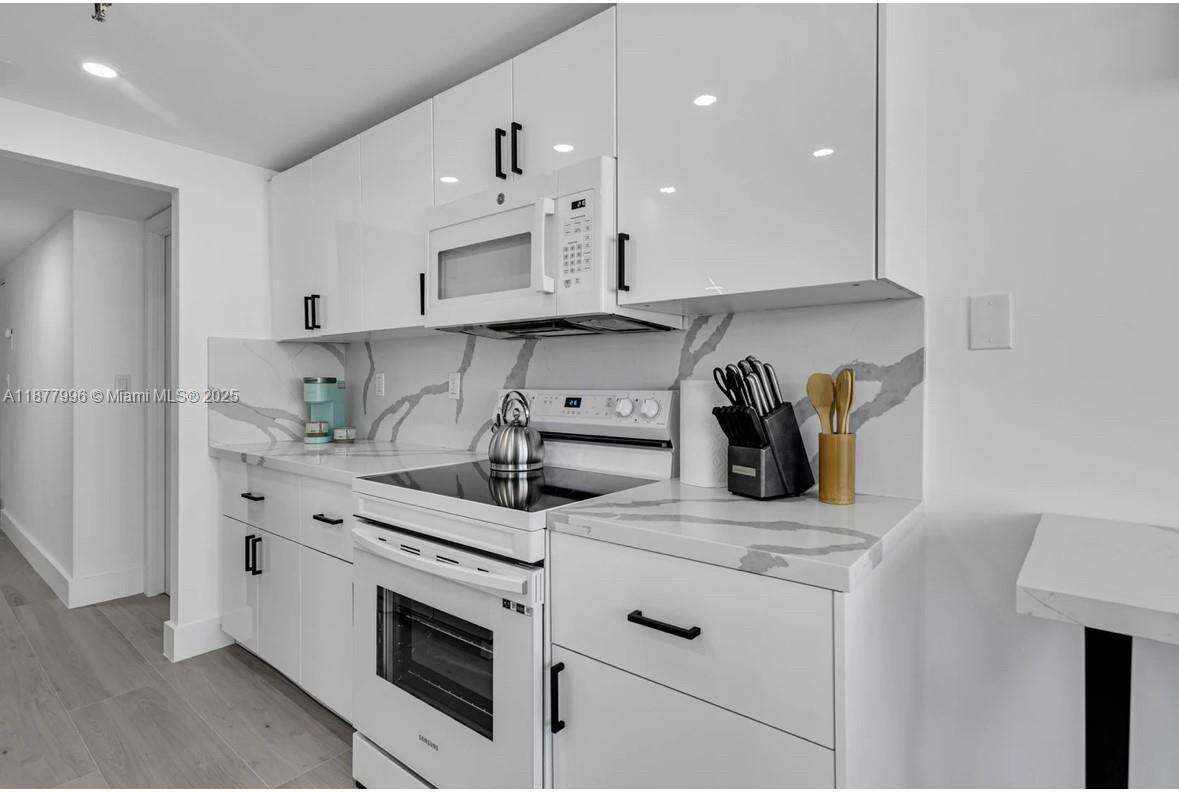 Club Atlantis at 2555 Collins Ave, Miami Beach, FL 33140 - For Rent photo 22