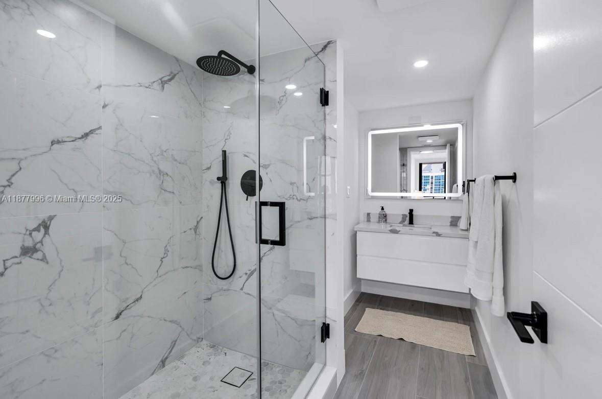 Club Atlantis at 2555 Collins Ave, Miami Beach, FL 33140 - For Rent photo 26