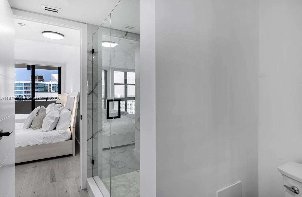 Club Atlantis at 2555 Collins Ave, Miami Beach, FL 33140 - For Rent photo 27