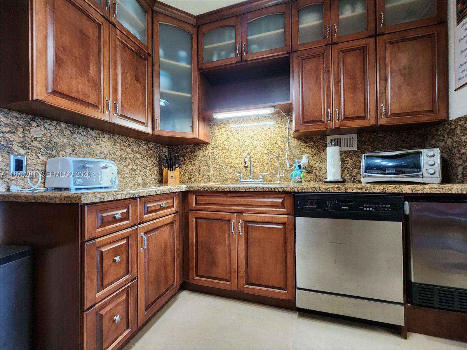 Alexander Towers at 3505 Ocean Dr, Hollywood, FL 33019 - For Rent photo 9