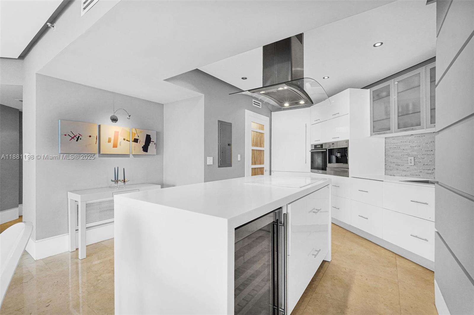 La Perla at 16699 Collins Ave, Sunny Isles Beach, FL 33160 - For Rent photo 14
