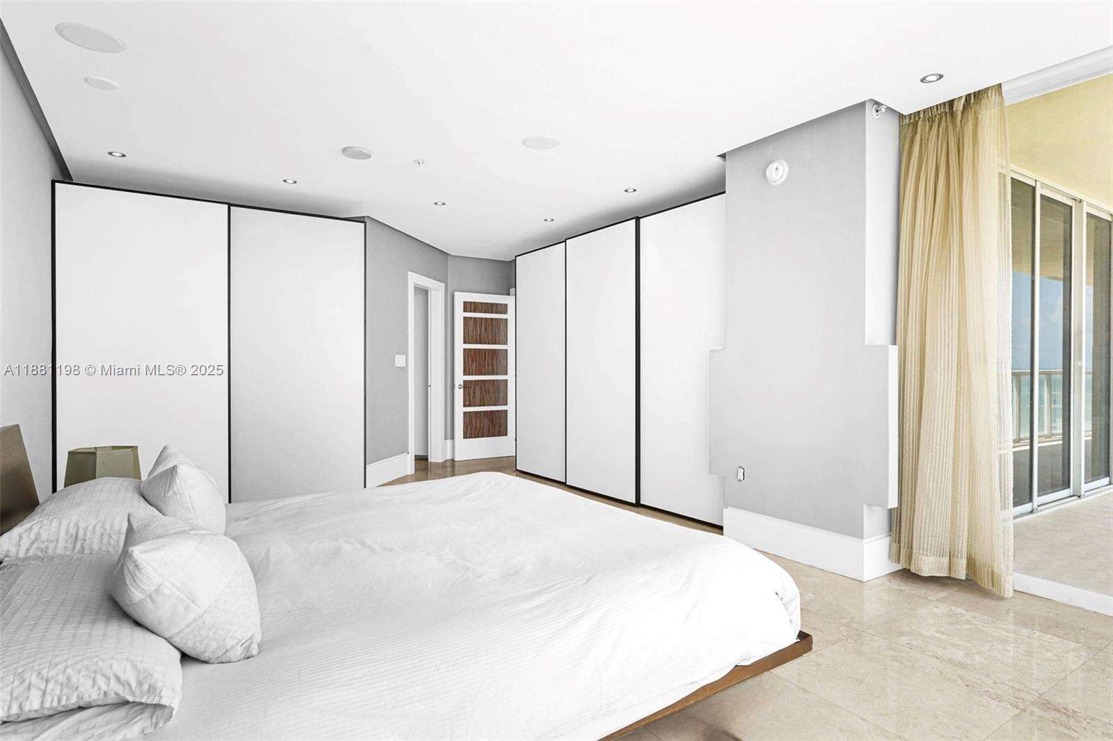 La Perla at 16699 Collins Ave, Sunny Isles Beach, FL 33160 - For Rent photo 25