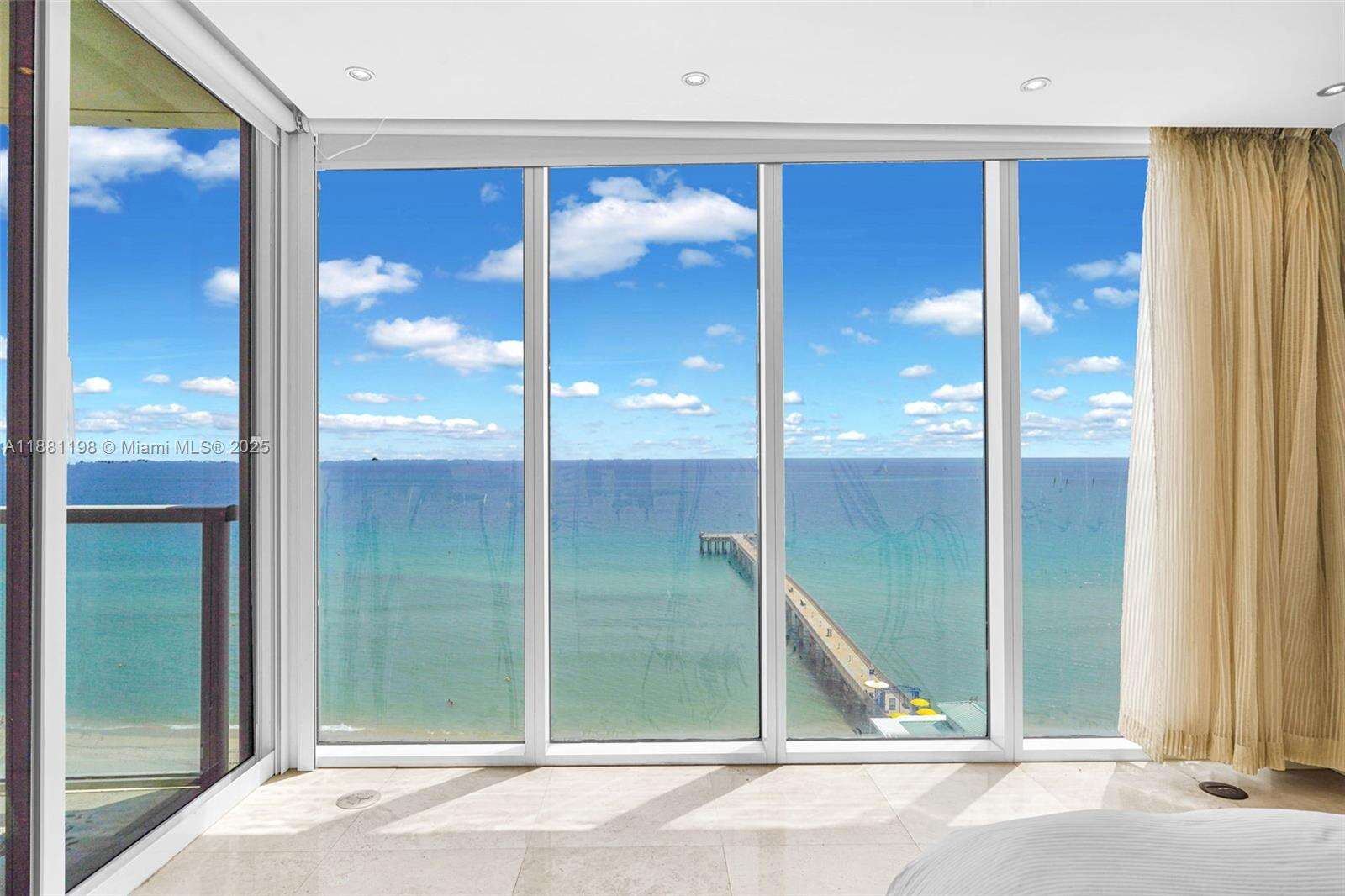 La Perla at 16699 Collins Ave, Sunny Isles Beach, FL 33160 - For Rent photo 26