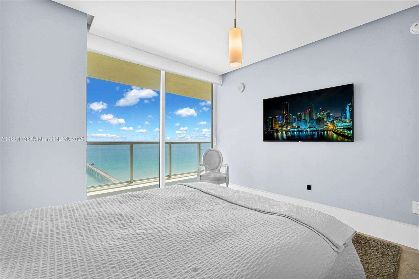 La Perla at 16699 Collins Ave, Sunny Isles Beach, FL 33160 - For Rent photo 35