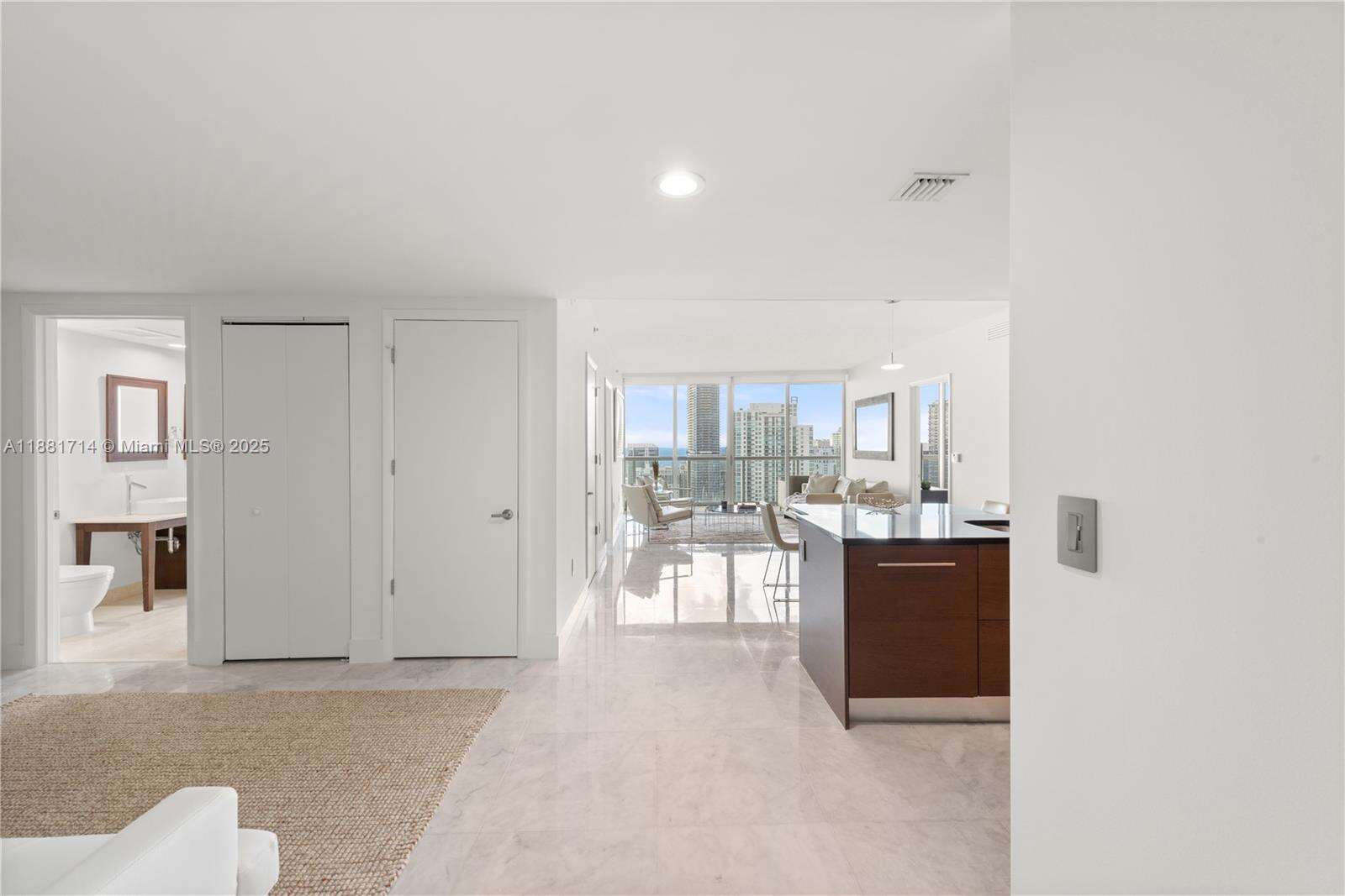 Icon Brickell 2 at 495 Brickell Ave, Miami, FL 33131 - For Rent photo 2