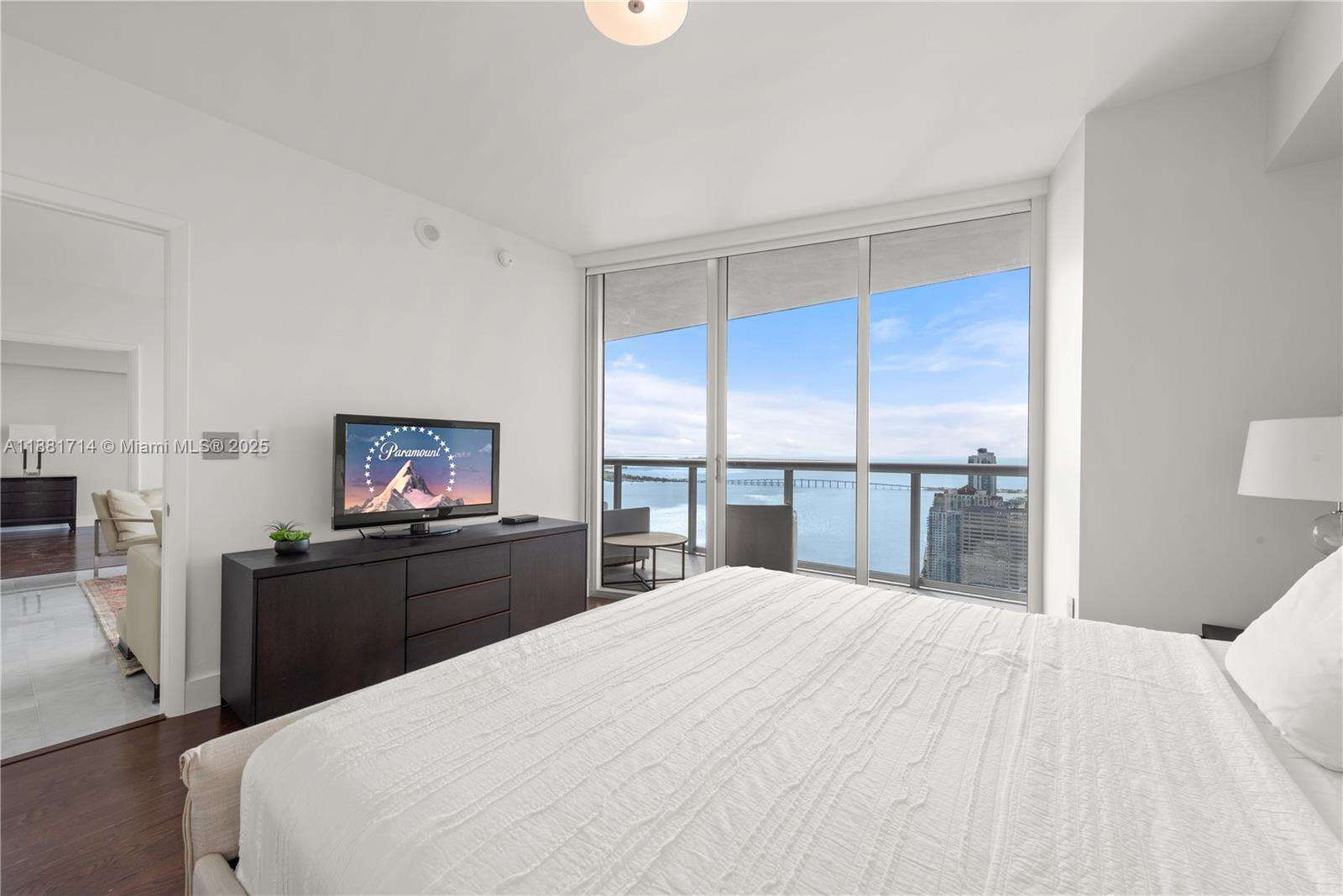 Icon Brickell 2 at 495 Brickell Ave, Miami, FL 33131 - For Rent photo 12