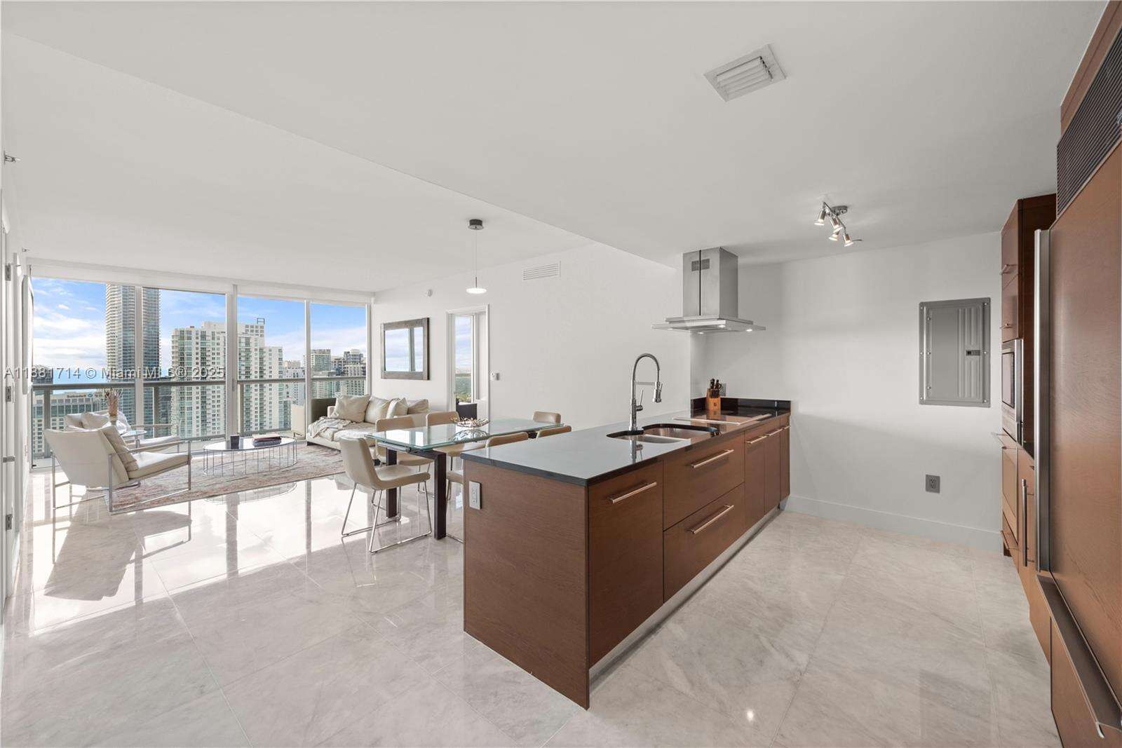 Icon Brickell 2 at 495 Brickell Ave, Miami, FL 33131 - For Rent photo 3
