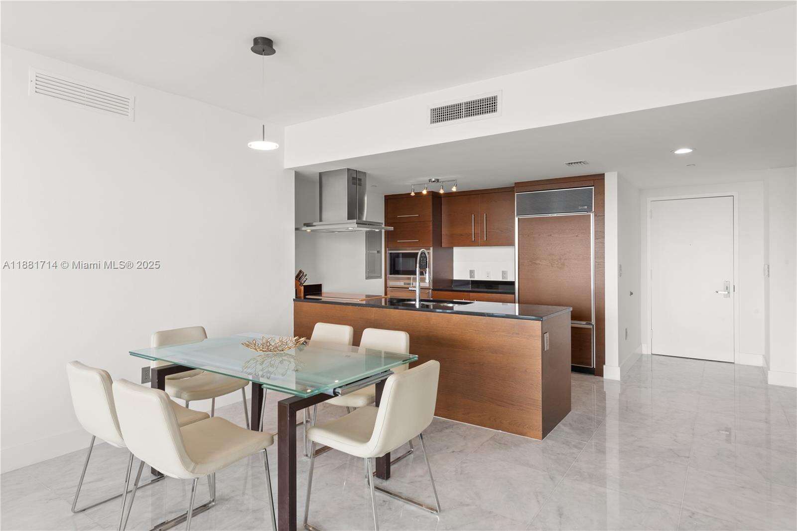 Icon Brickell 2 at 495 Brickell Ave, Miami, FL 33131 - For Rent photo 5