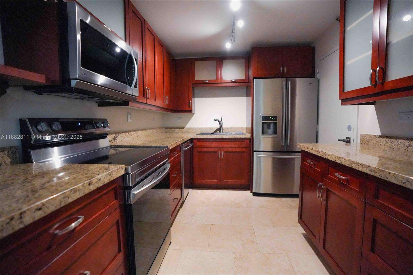 Maison Grande at 6039 Collins Ave, Miami Beach, FL 33140 - For Rent photo 3