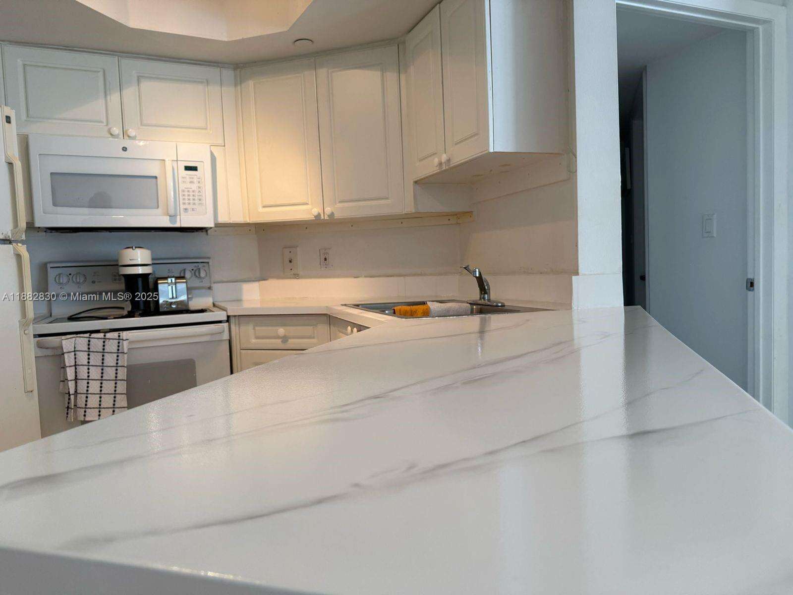 Rimini Beach Condos for Sale & Rent | Picture 1