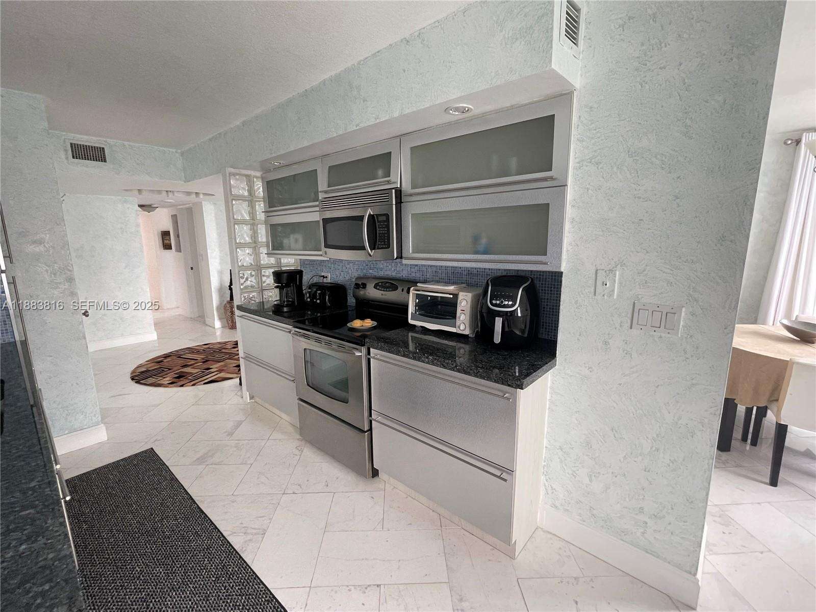Aquarius at 2751 Ocean Dr, Hollywood, FL 33019 - For Rent photo 23