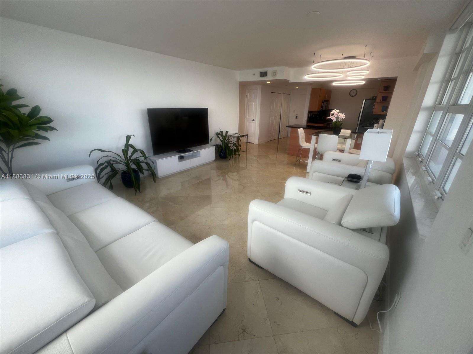 Decoplage at 100 Lincoln Rd, Miami Beach, FL 33139 - For Rent photo 11