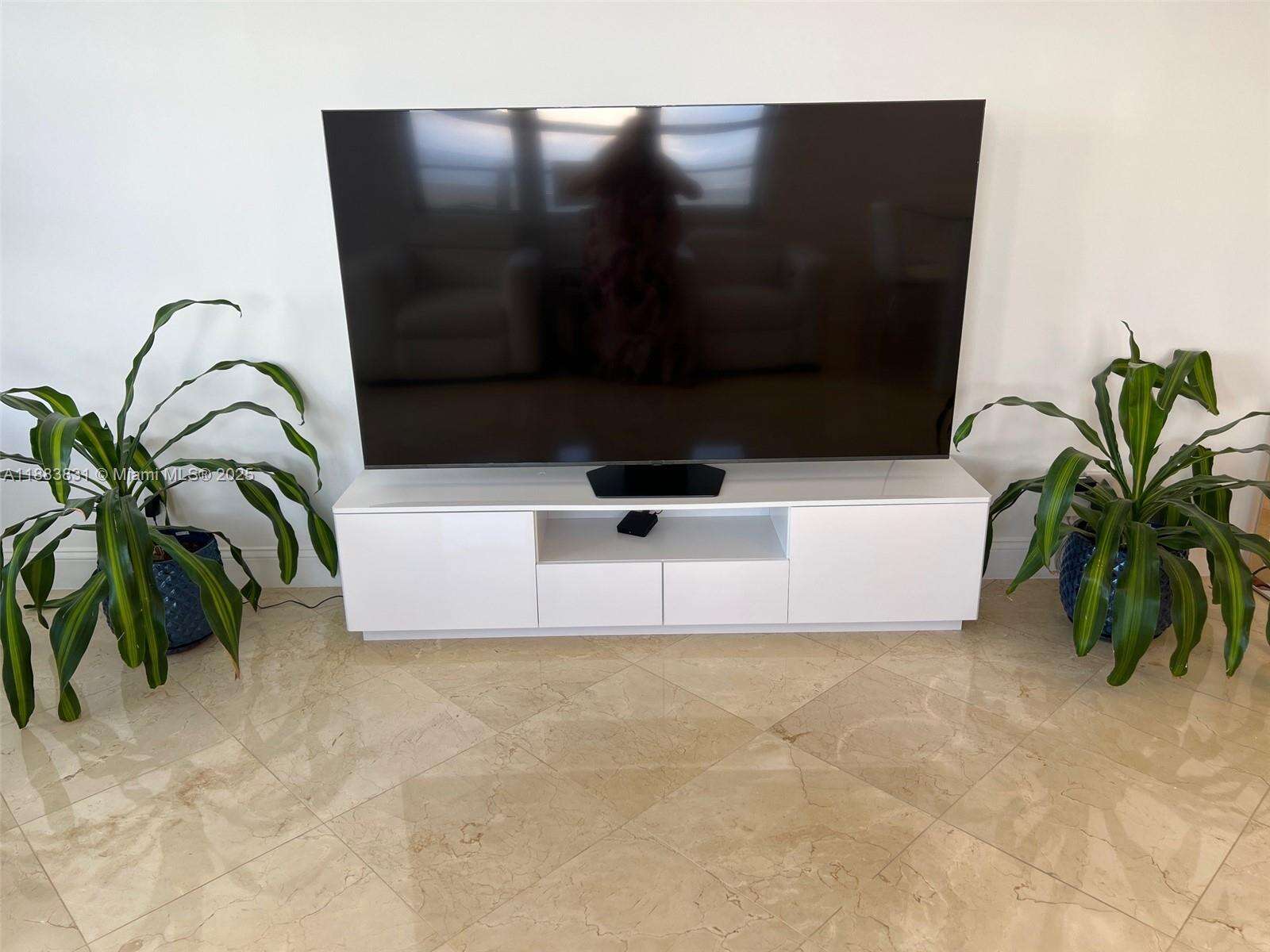 Decoplage at 100 Lincoln Rd, Miami Beach, FL 33139 - For Rent photo 13