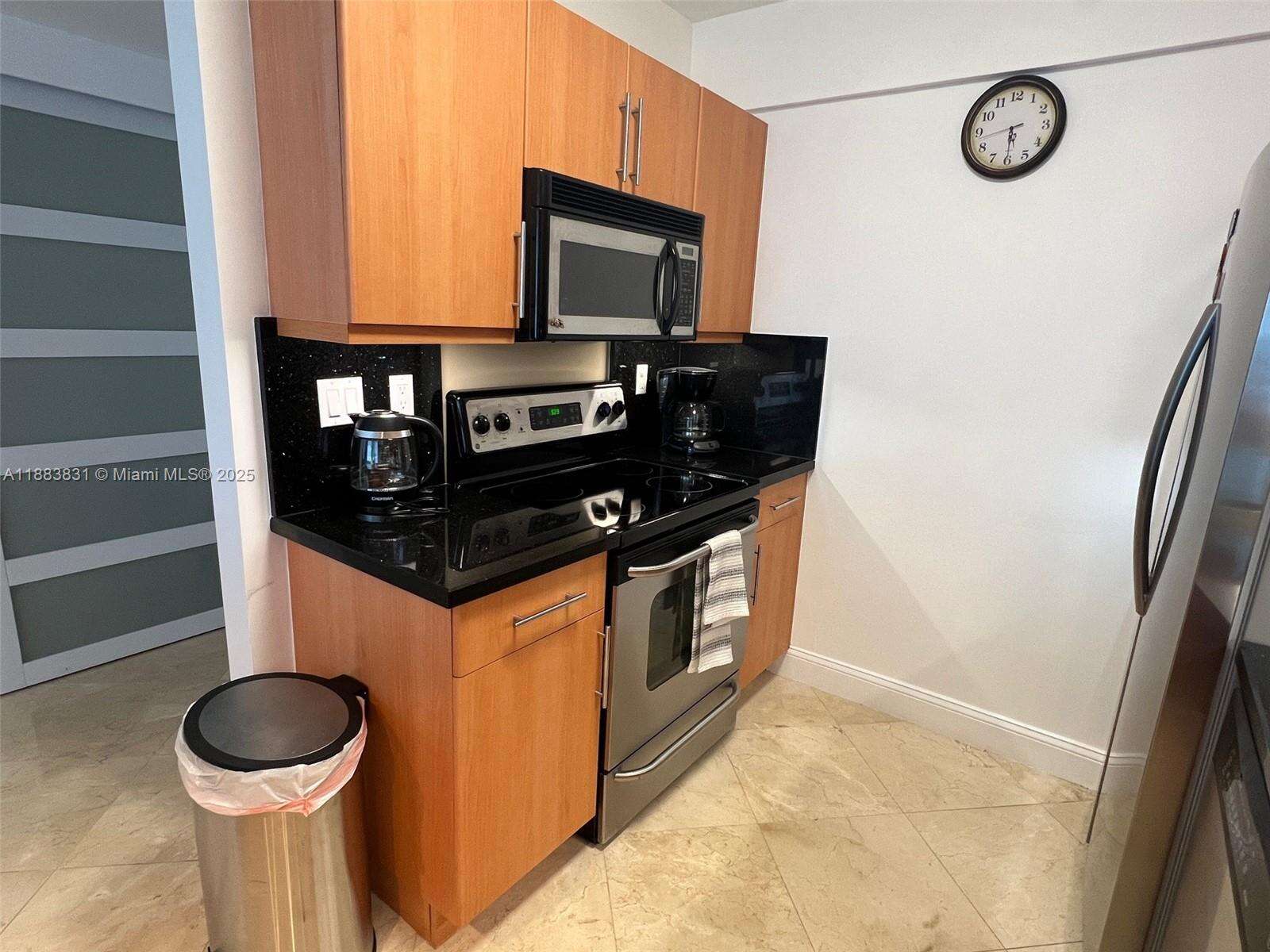 Decoplage at 100 Lincoln Rd, Miami Beach, FL 33139 - For Rent photo 15