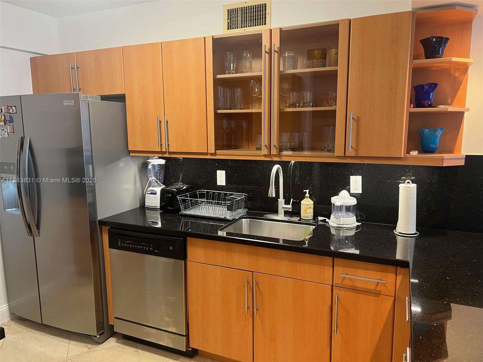 Decoplage at 100 Lincoln Rd, Miami Beach, FL 33139 - For Rent photo 16