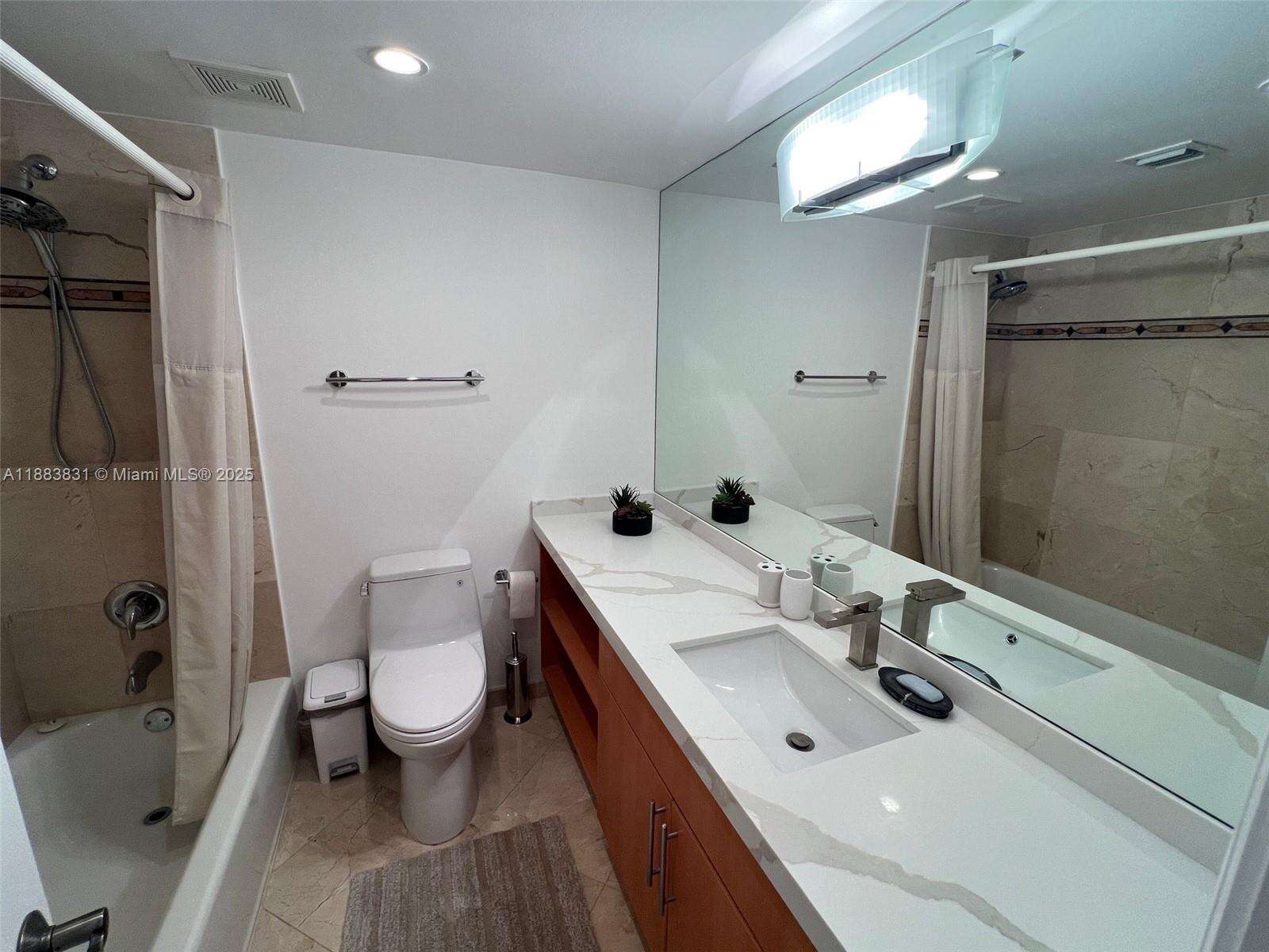 Decoplage at 100 Lincoln Rd, Miami Beach, FL 33139 - For Rent photo 30