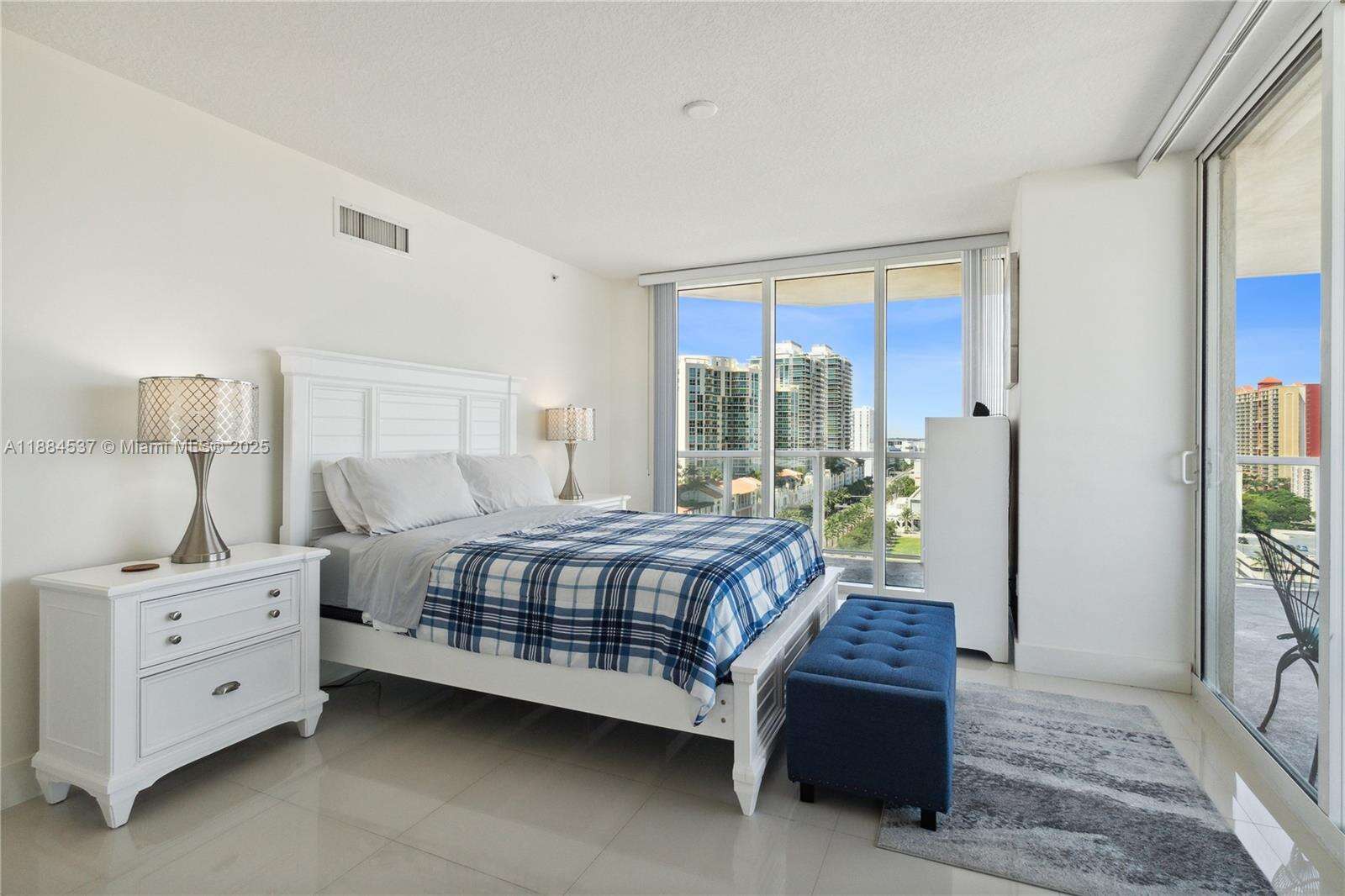 La Perla at 16699 Collins Ave, Sunny Isles Beach, FL 33160 - For Rent photo 11