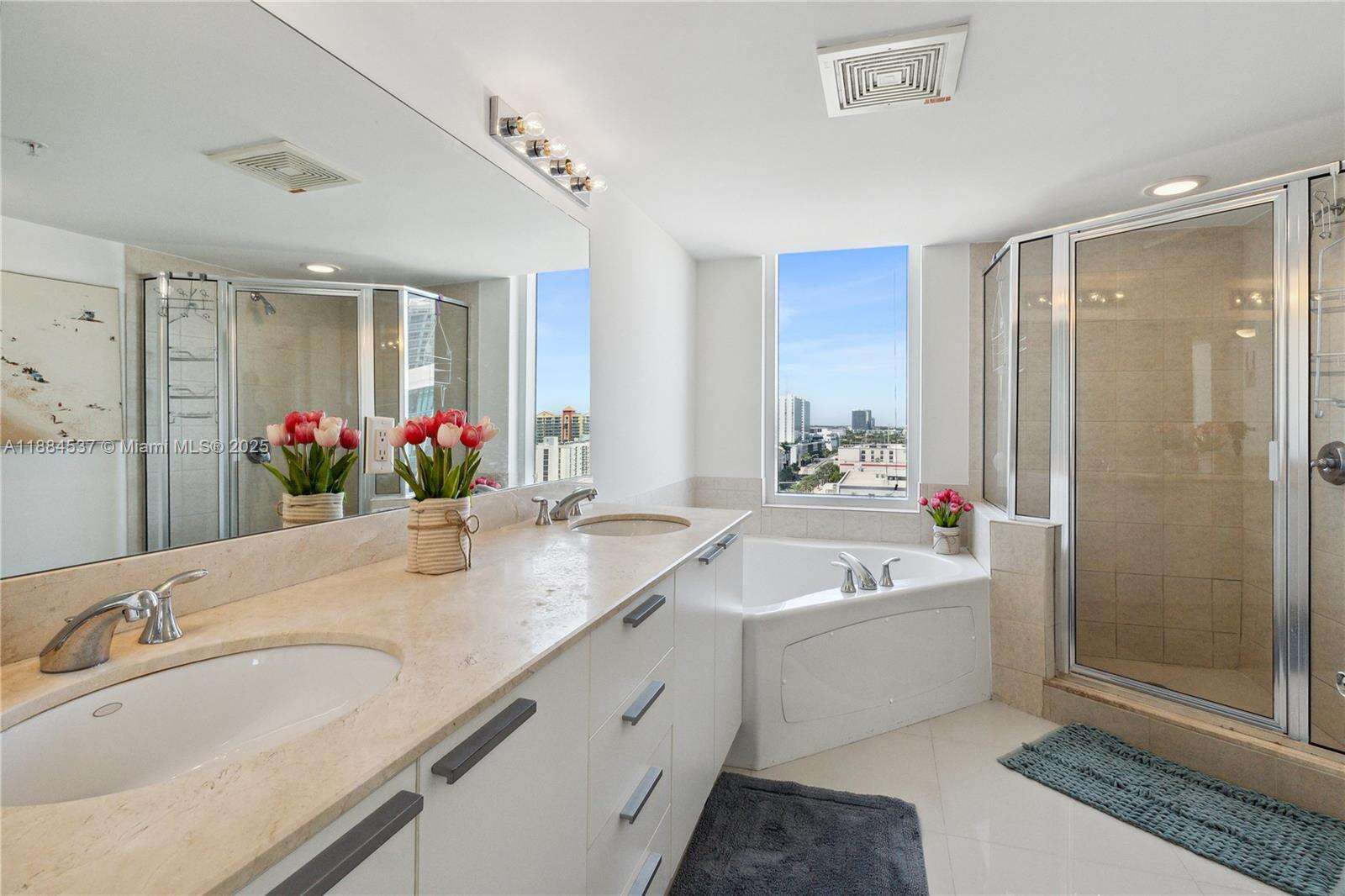 La Perla at 16699 Collins Ave, Sunny Isles Beach, FL 33160 - For Rent photo 13