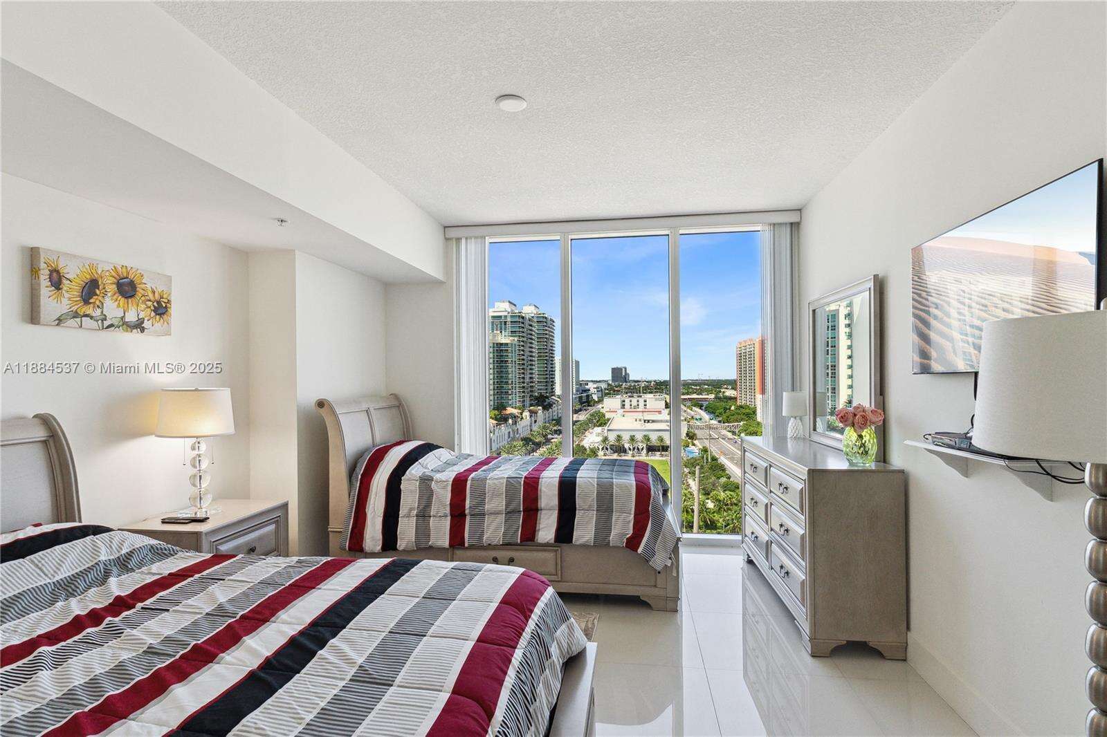 La Perla at 16699 Collins Ave, Sunny Isles Beach, FL 33160 - For Rent photo 15