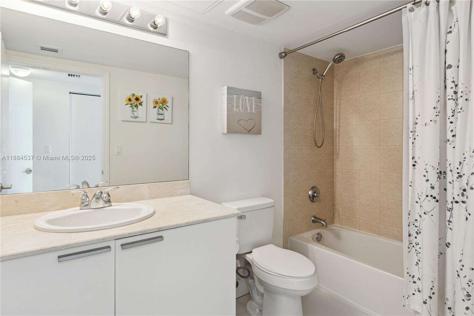 La Perla at 16699 Collins Ave, Sunny Isles Beach, FL 33160 - For Rent photo 16