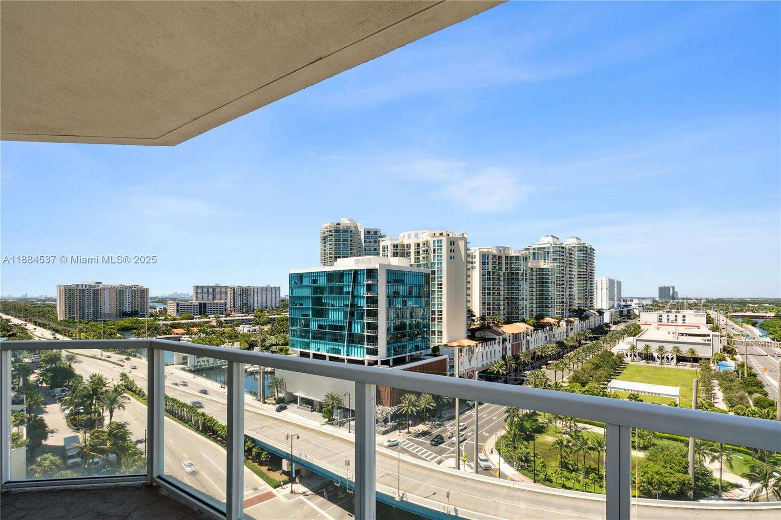 La Perla at 16699 Collins Ave, Sunny Isles Beach, FL 33160 - For Rent photo 3