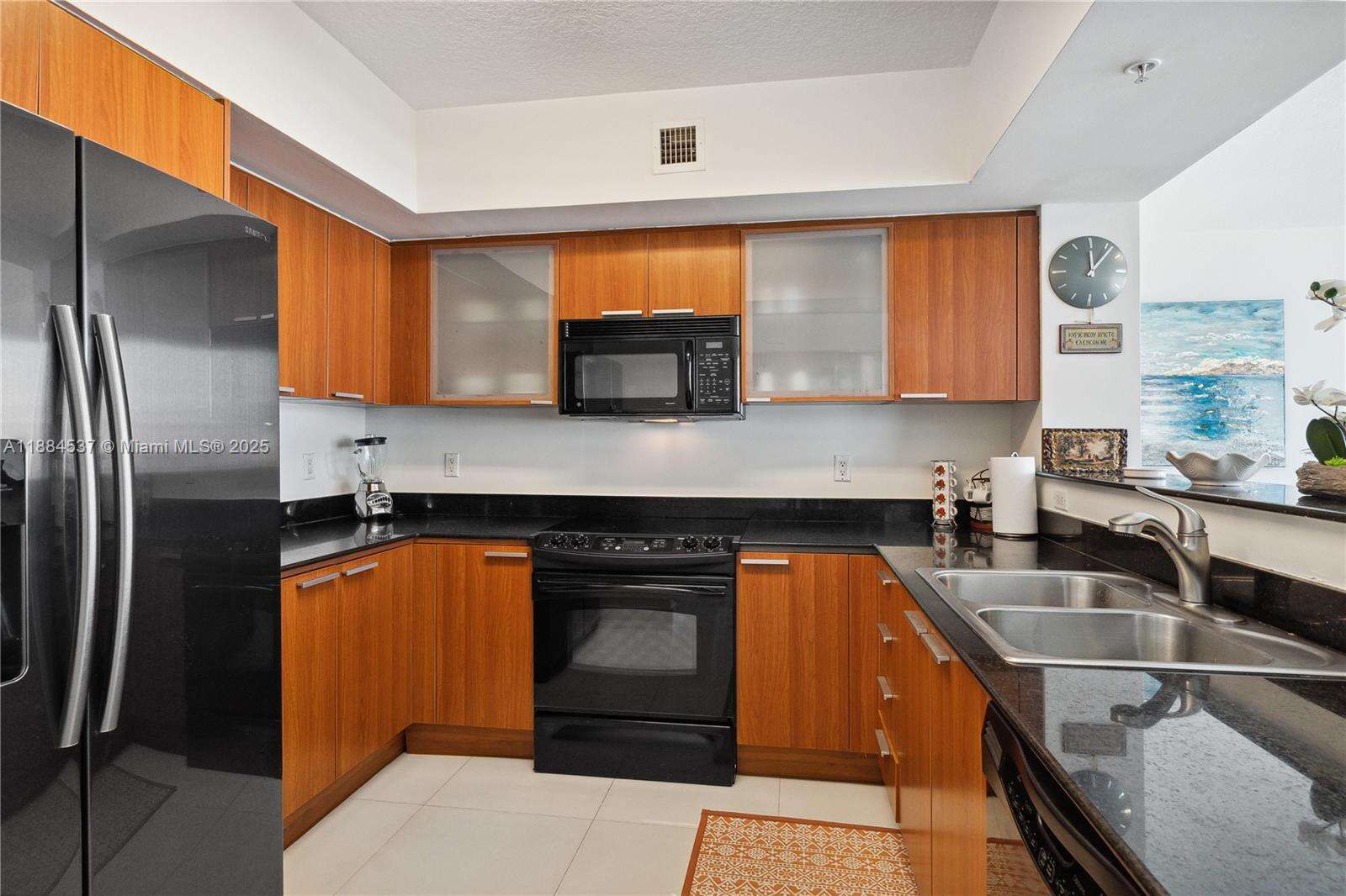 La Perla at 16699 Collins Ave, Sunny Isles Beach, FL 33160 - For Rent photo 8