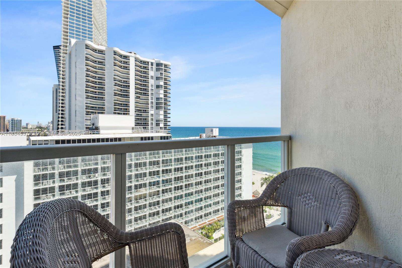 La Perla at 16699 Collins Ave, Sunny Isles Beach, FL 33160 - For Rent photo 10