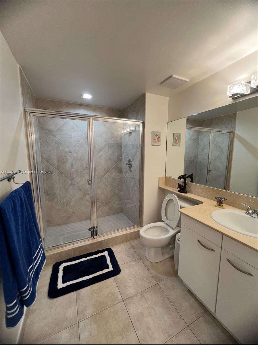2080 Ocean Dr, Hallandale Beach, FL 33009 - For Rent photo 8