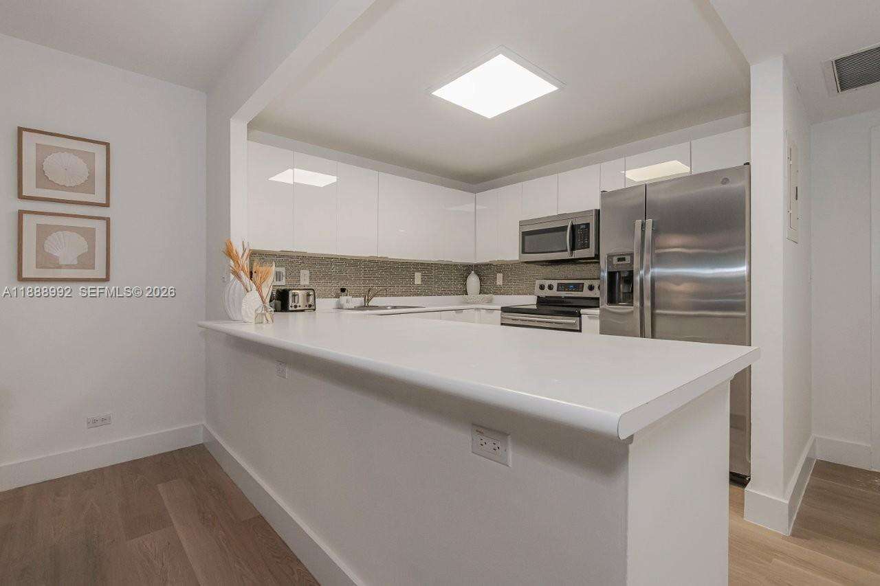 Roney Palace at 2301 Collins Ave, Miami Beach, FL 33139 - For Rent photo 12