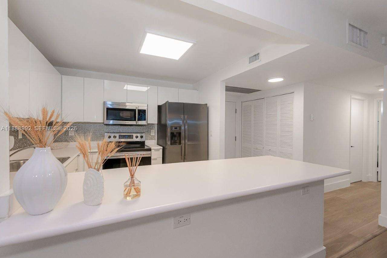 Roney Palace at 2301 Collins Ave, Miami Beach, FL 33139 - For Rent photo 14