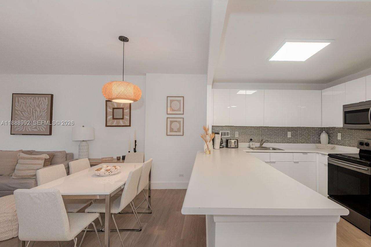 Roney Palace at 2301 Collins Ave, Miami Beach, FL 33139 - For Rent photo 15