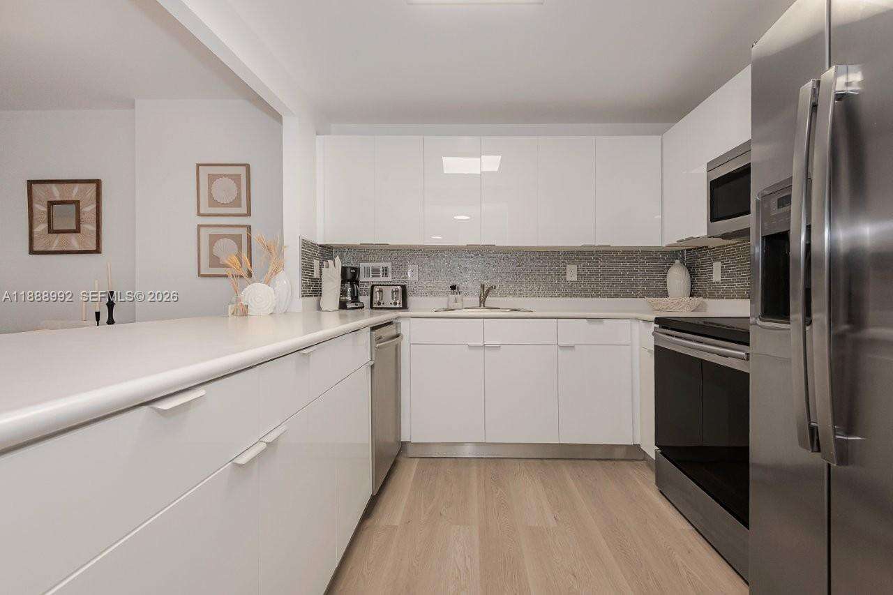 Roney Palace at 2301 Collins Ave, Miami Beach, FL 33139 - For Rent photo 16