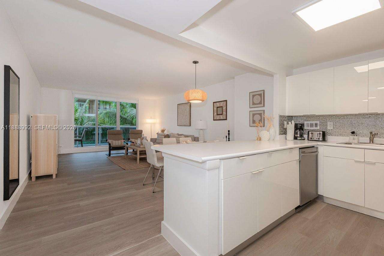 Roney Palace at 2301 Collins Ave, Miami Beach, FL 33139 - For Rent photo 18