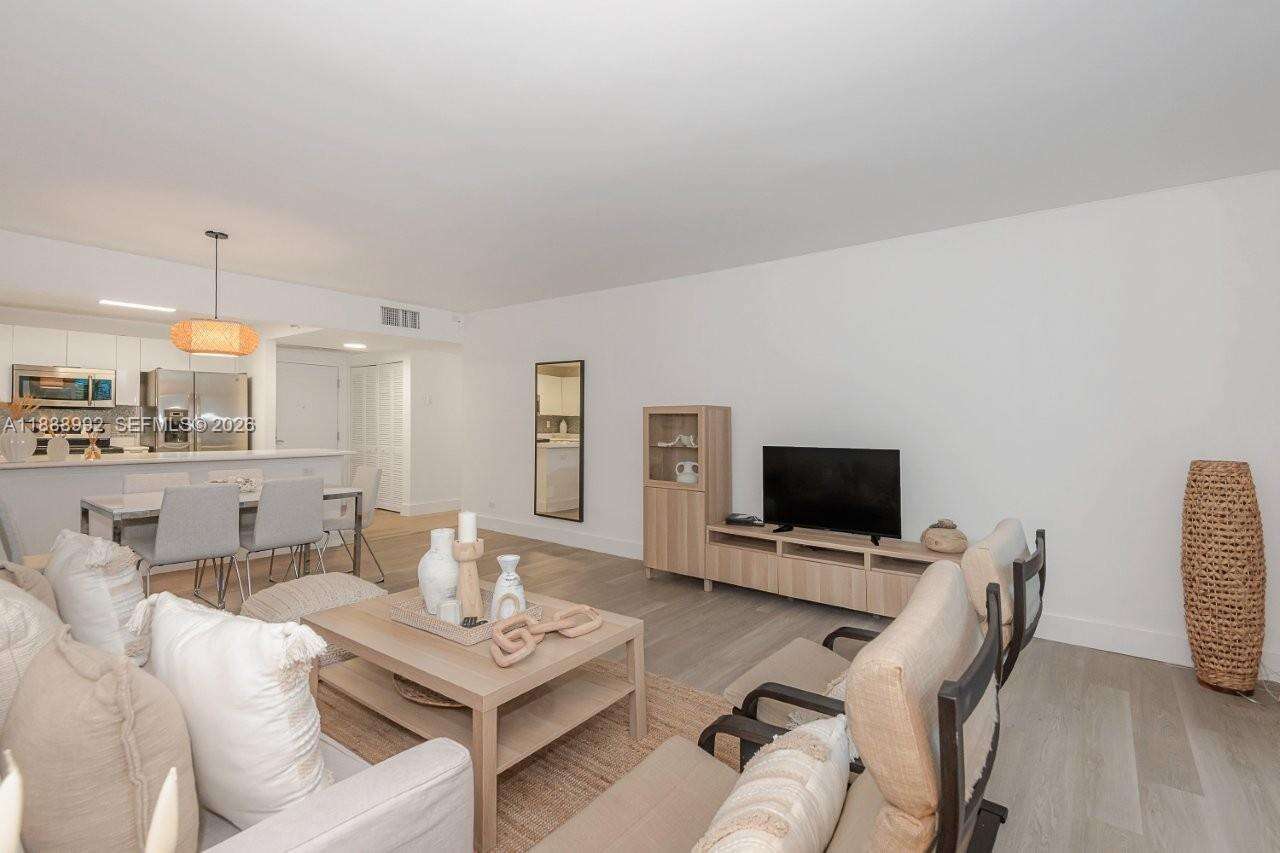Roney Palace at 2301 Collins Ave, Miami Beach, FL 33139 - For Rent photo 7