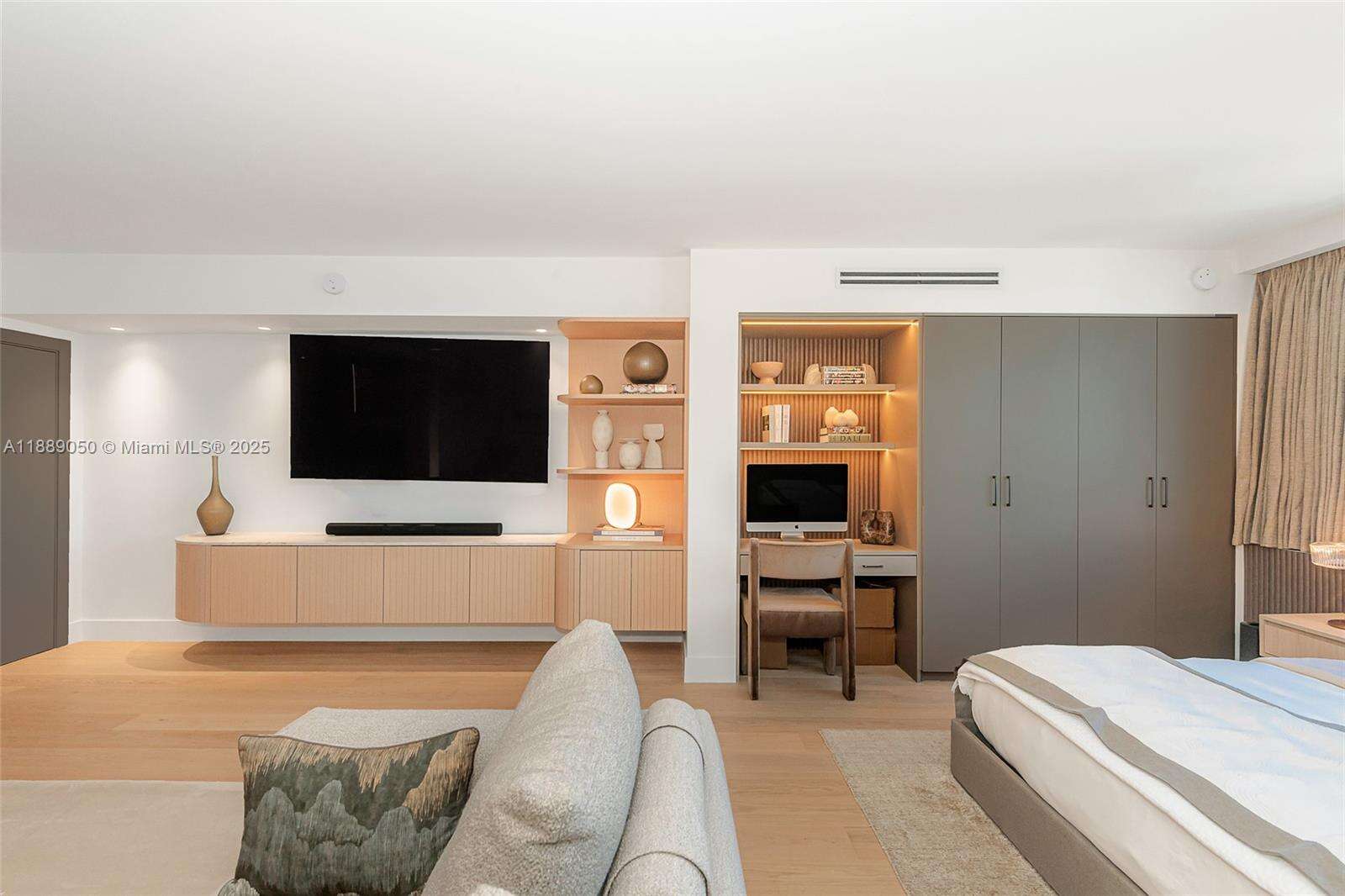 Roney Palace at 2301 Collins Ave, Miami Beach, FL 33139 - For Rent photo 11