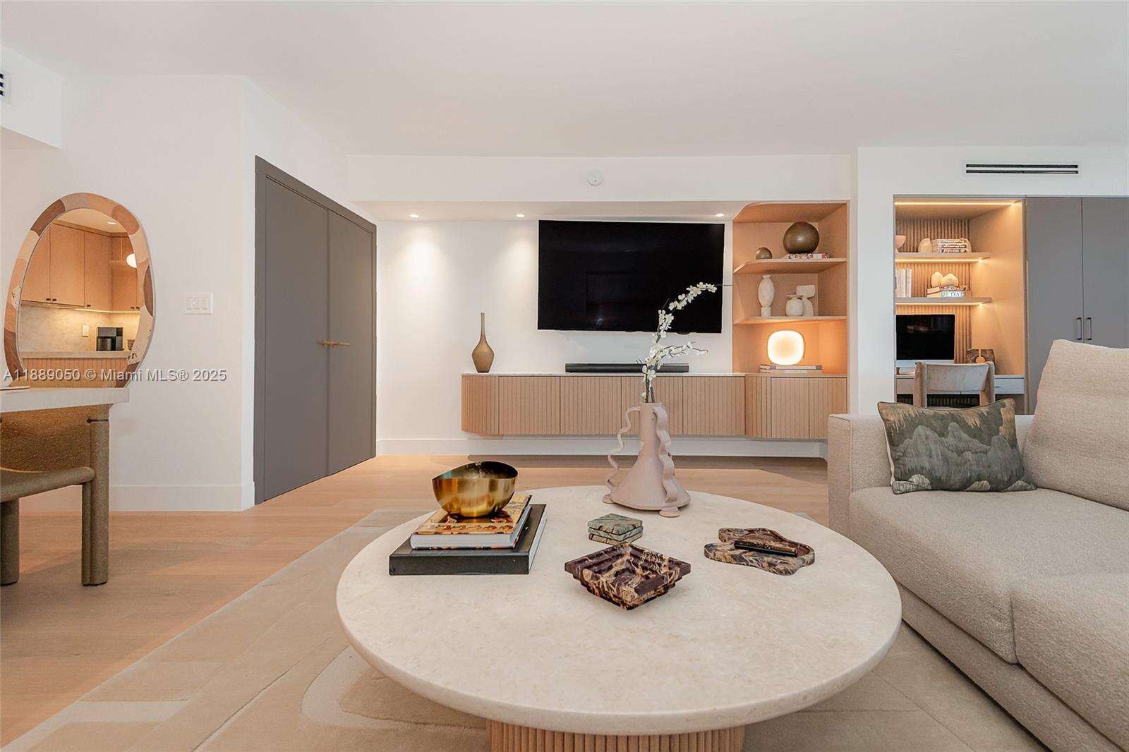 Roney Palace at 2301 Collins Ave, Miami Beach, FL 33139 - For Rent photo 16